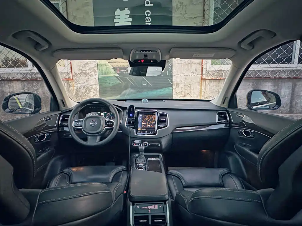 Volvo XC90 — миниатюра 10