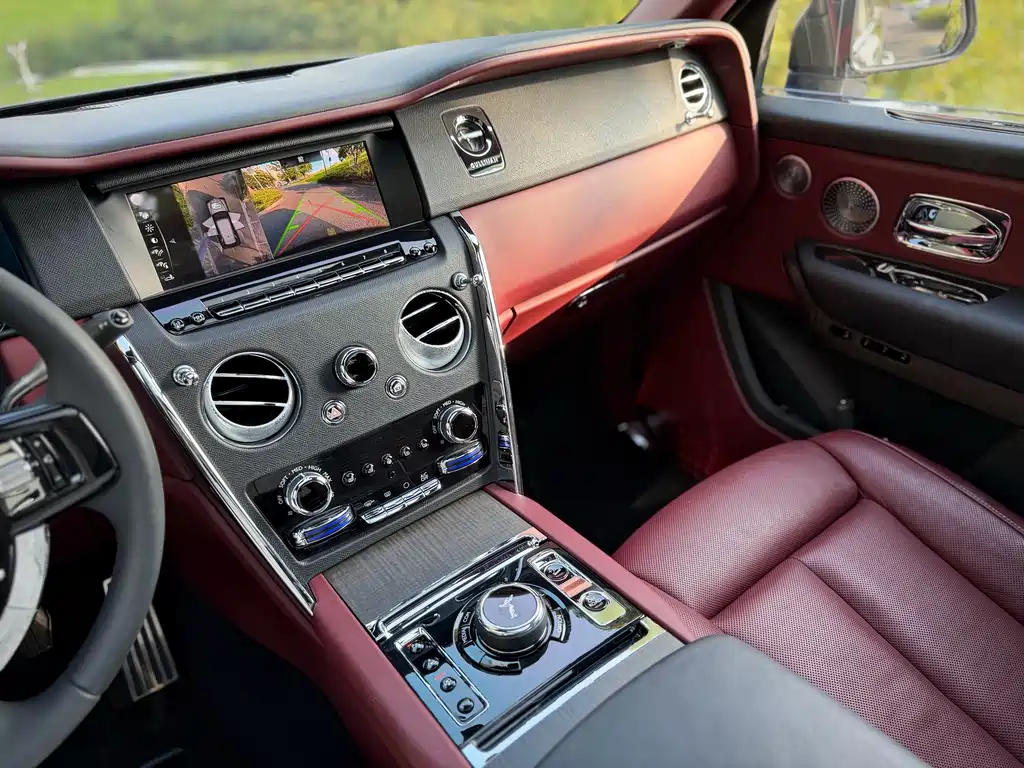 Rolls-Royce Cullinan — миниатюра 7