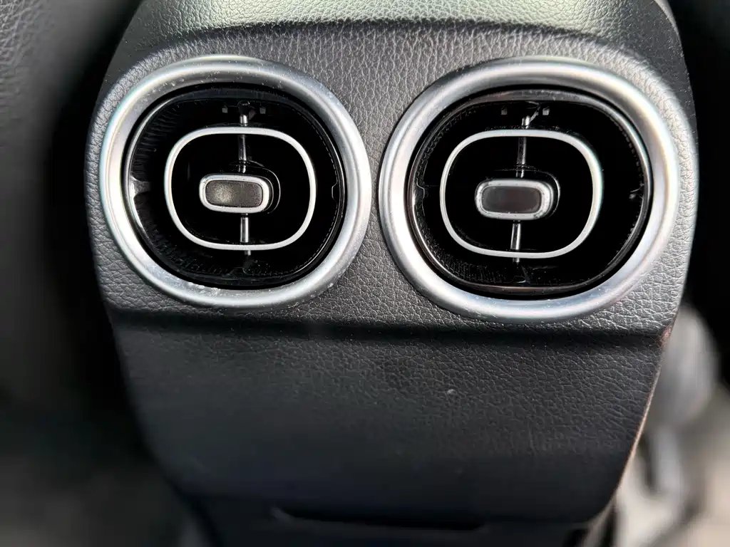 Mercedes-Benz C-Class — миниатюра 16