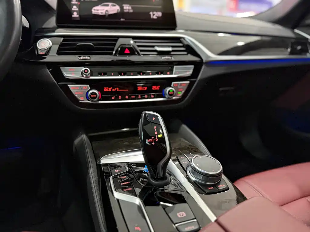 BMW 5 Series — миниатюра 14