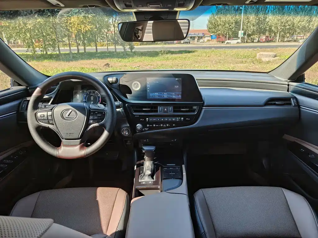 Lexus ES — миниатюра 9
