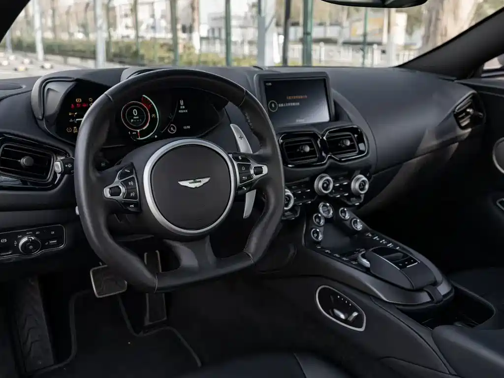 Aston Martin V8 Vantage — миниатюра 5