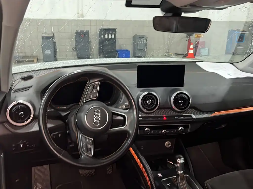 Audi Q2L e-tron — миниатюра 3