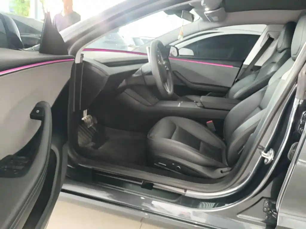 Tesla Model 3 — миниатюра 16