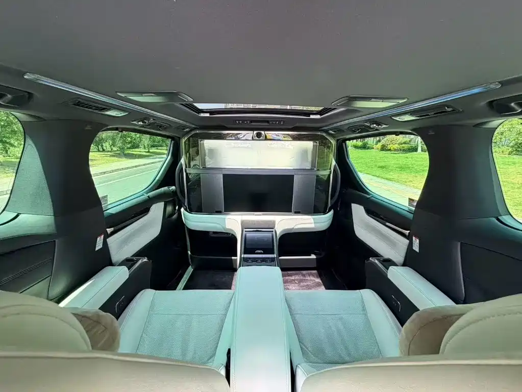 Lexus LM 2020 300h мест