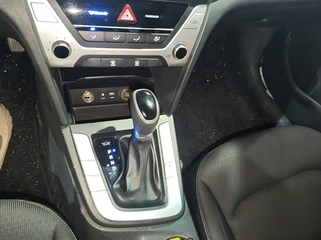 Hyundai Elantra — миниатюра 14