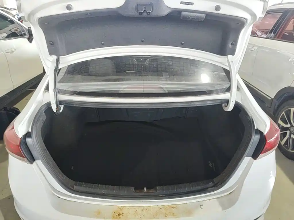 Hyundai Elantra — миниатюра 19