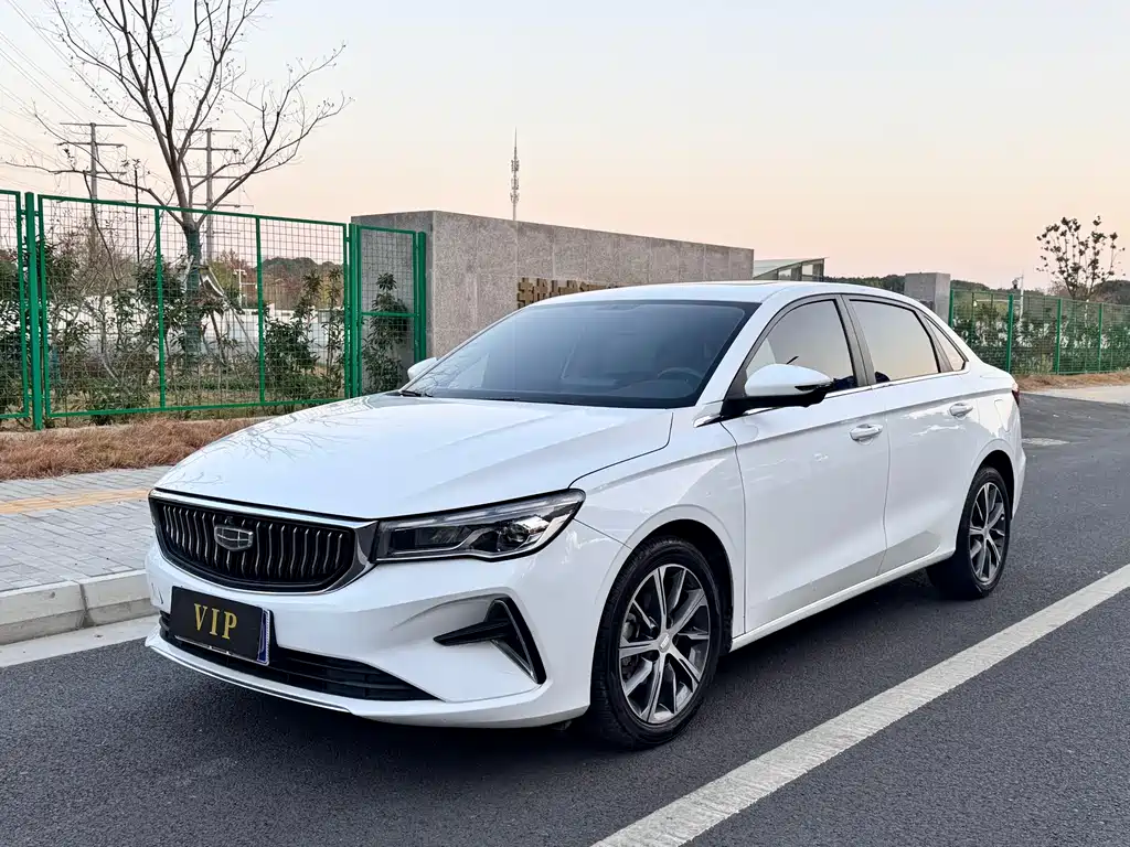 Geely Emgrand 2022