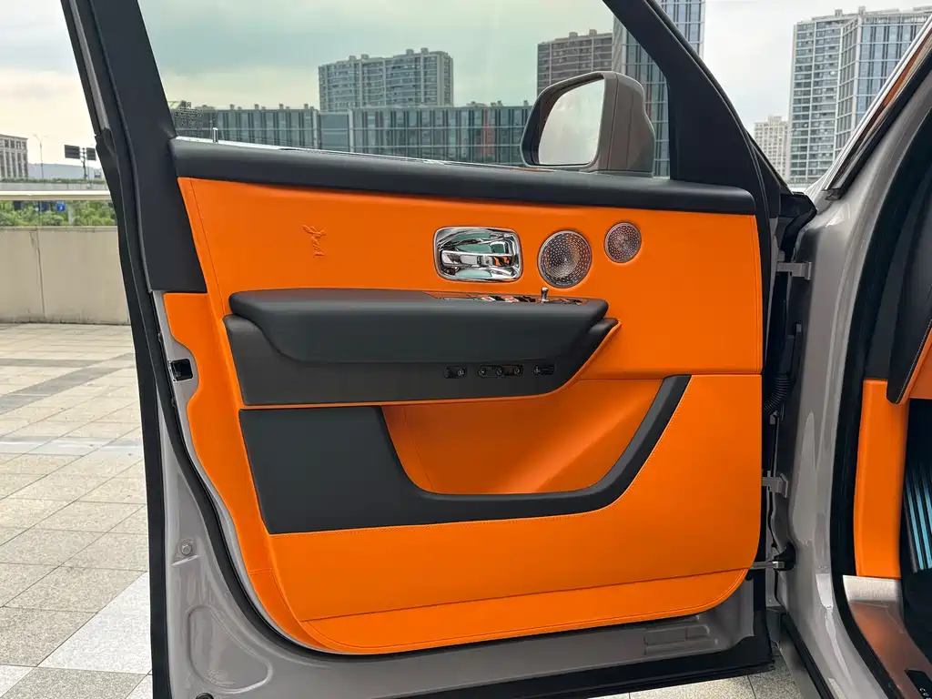 Rolls-Royce Cullinan 2024 мест
