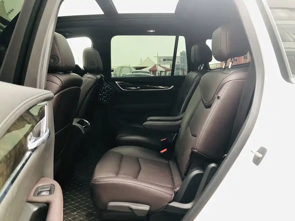 Cadillac XT6 — миниатюра 12