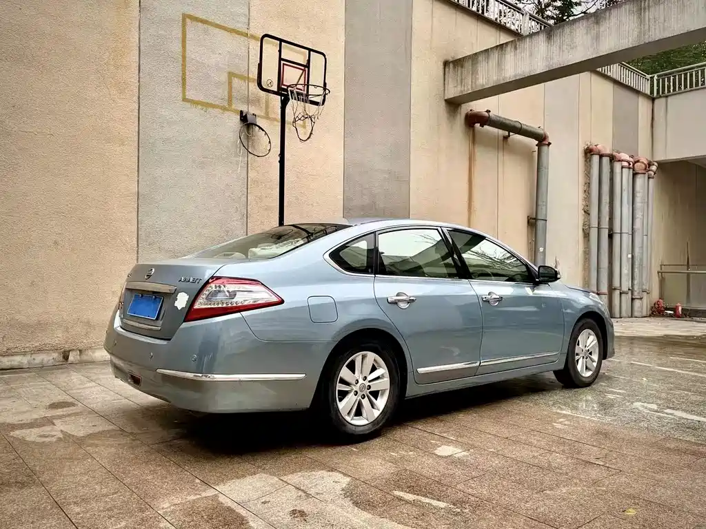 Nissan Altima 2011 2.0L XE Standard