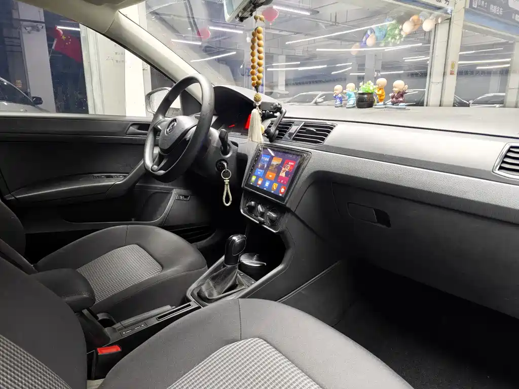 Volkswagen Santana — миниатюра 9