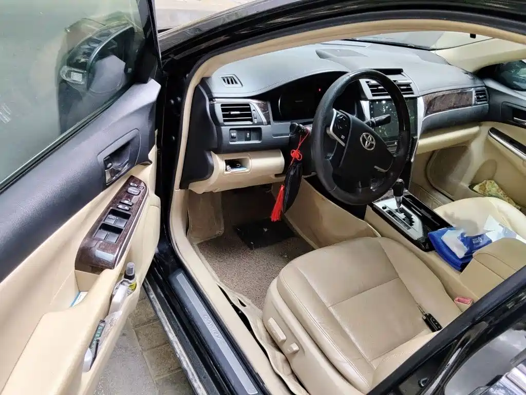 Toyota Camry — миниатюра 14