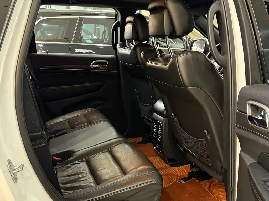 Jeep Grand Cherokee (Import) — миниатюра 13