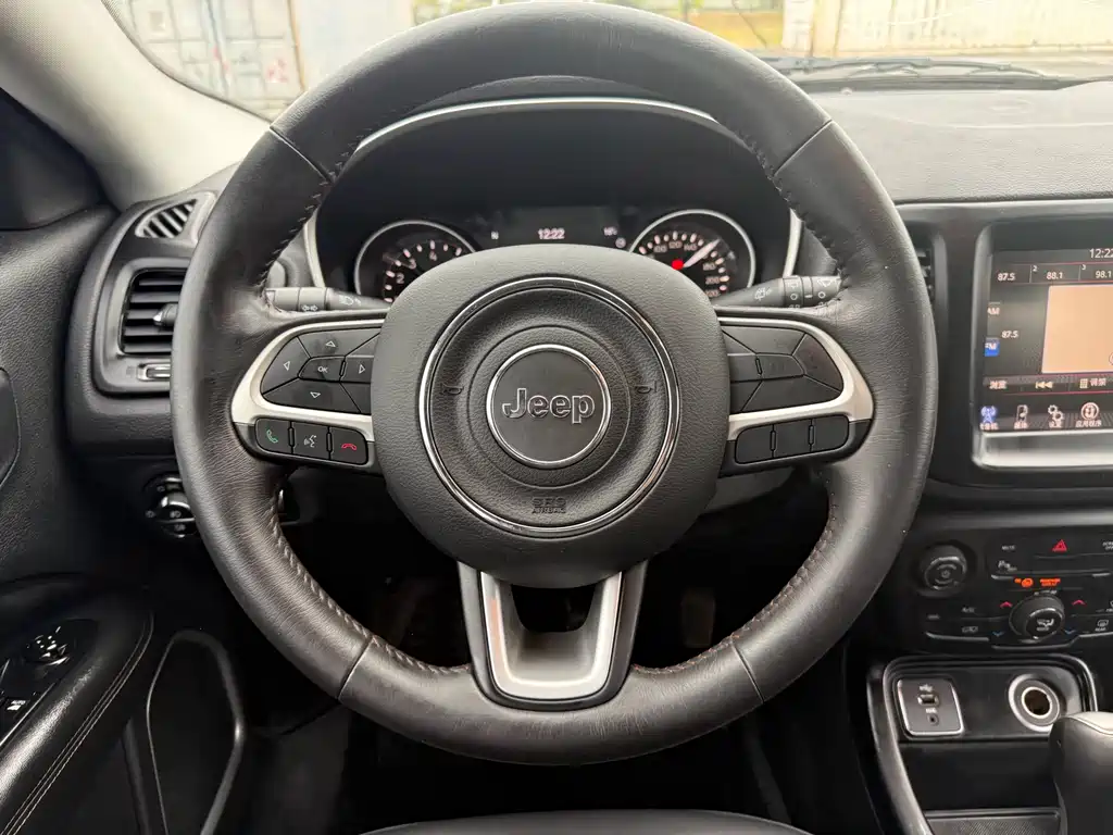 Jeep Compass — миниатюра 10