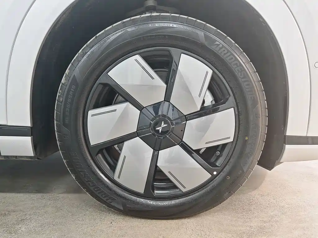XPeng X9 — миниатюра 15