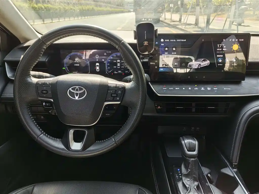 TOYOTA CAMRY