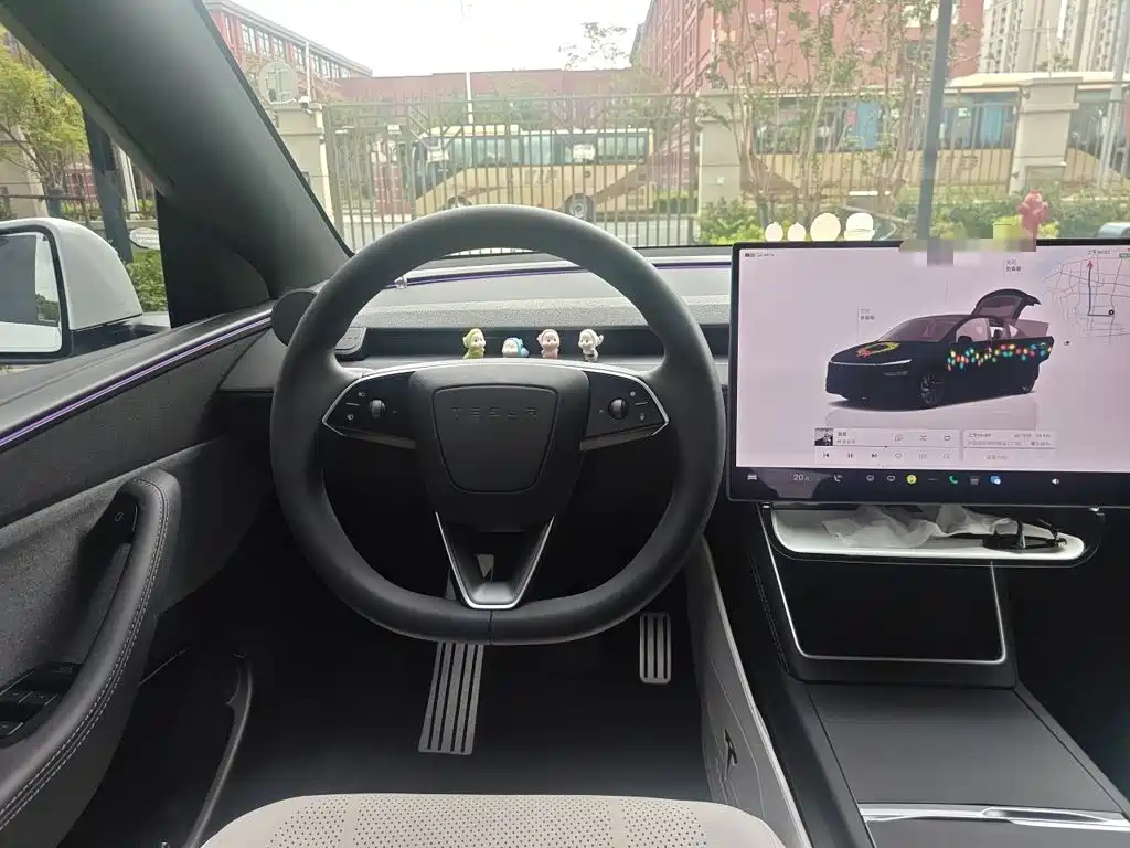 Tesla Model Y — миниатюра 6
