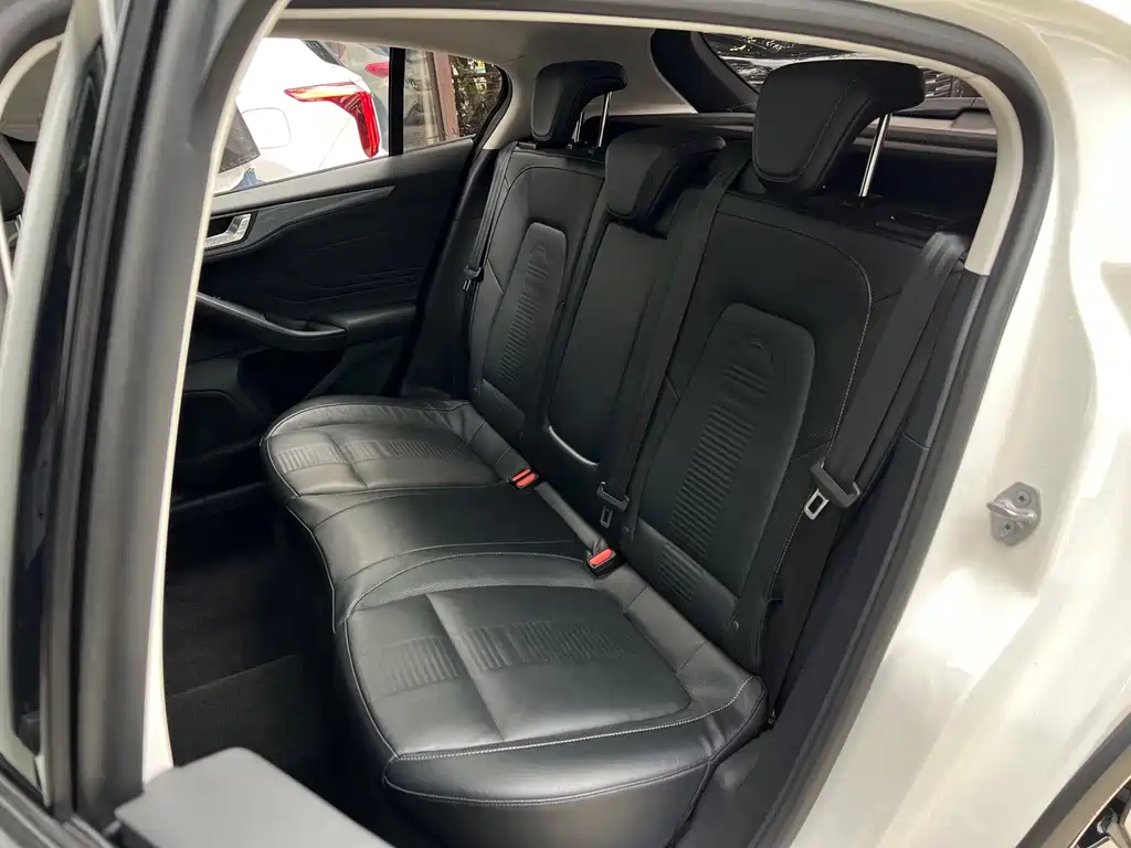 Ford Focus Active — миниатюра 10