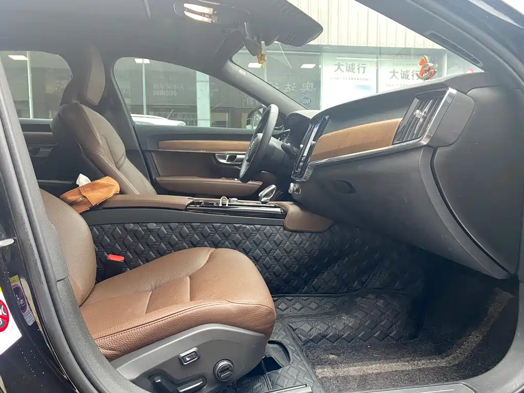Volvo S90 PHEV — миниатюра 11