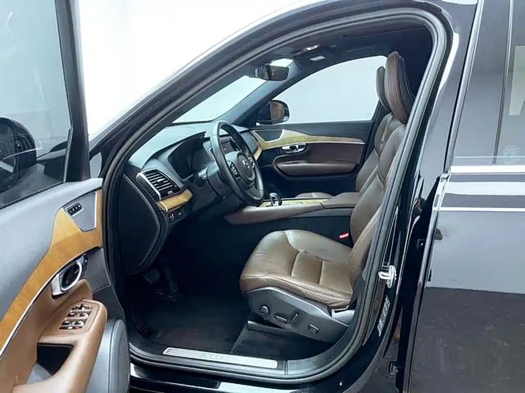 Volvo XC90 — миниатюра 7