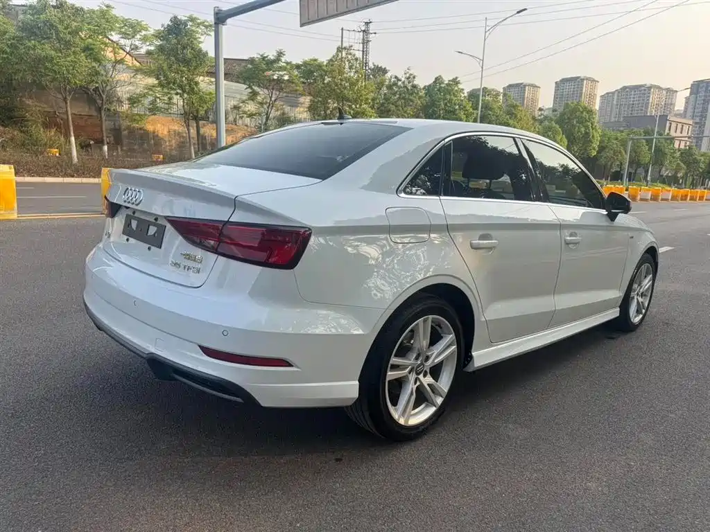 Audi A3 2019 Limousine 35 TFSI Fashion V