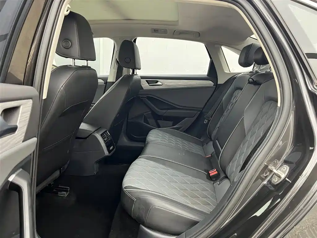Volkswagen Sagitar 2023 300TSI DSG