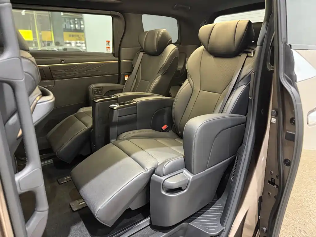 Toyota Alphard 2025 2.5L Luxury