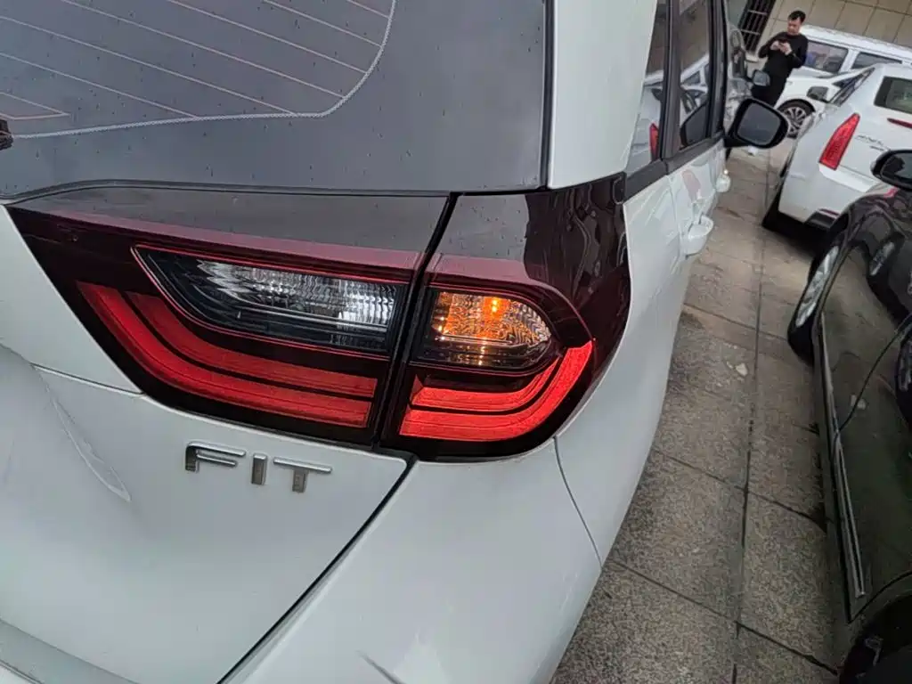 Honda Fit — миниатюра 8
