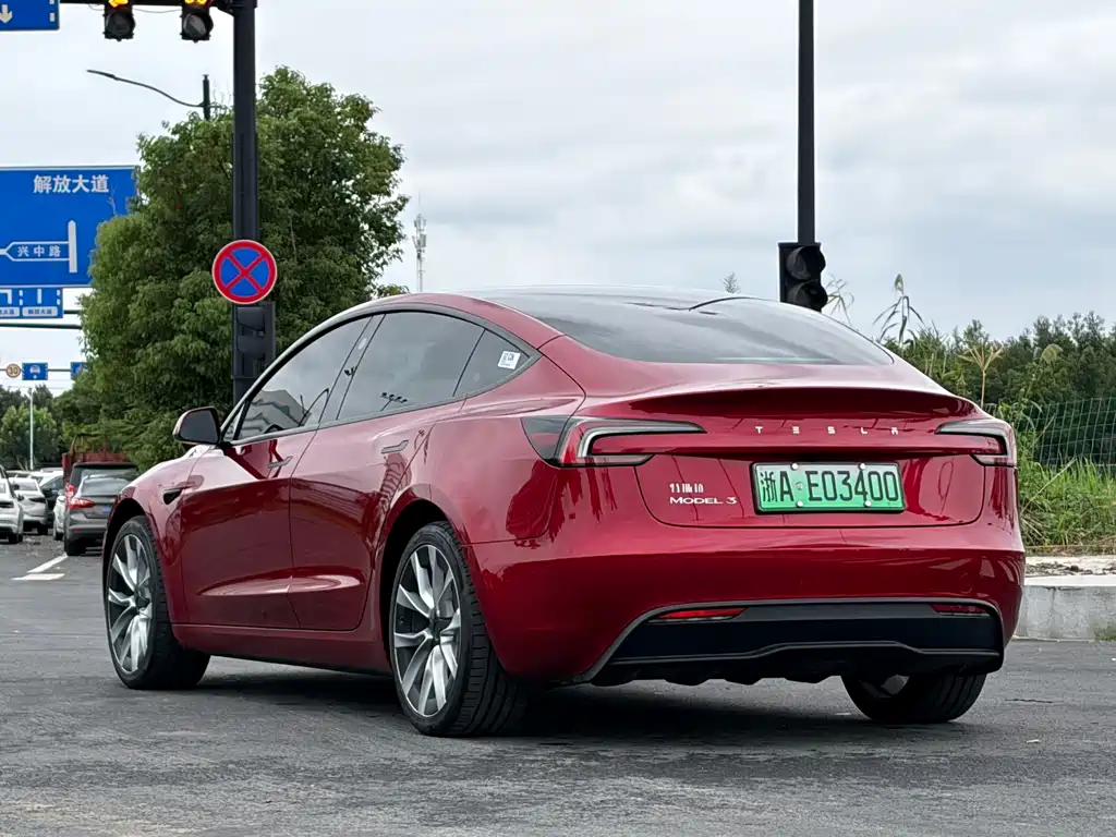 Tesla Model 3 — миниатюра 4