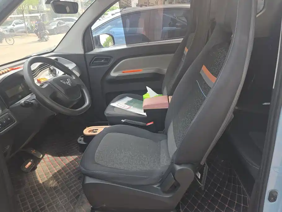 Заказать Wuling MINIEV 2023 года за 668 928 ₽  из Китая