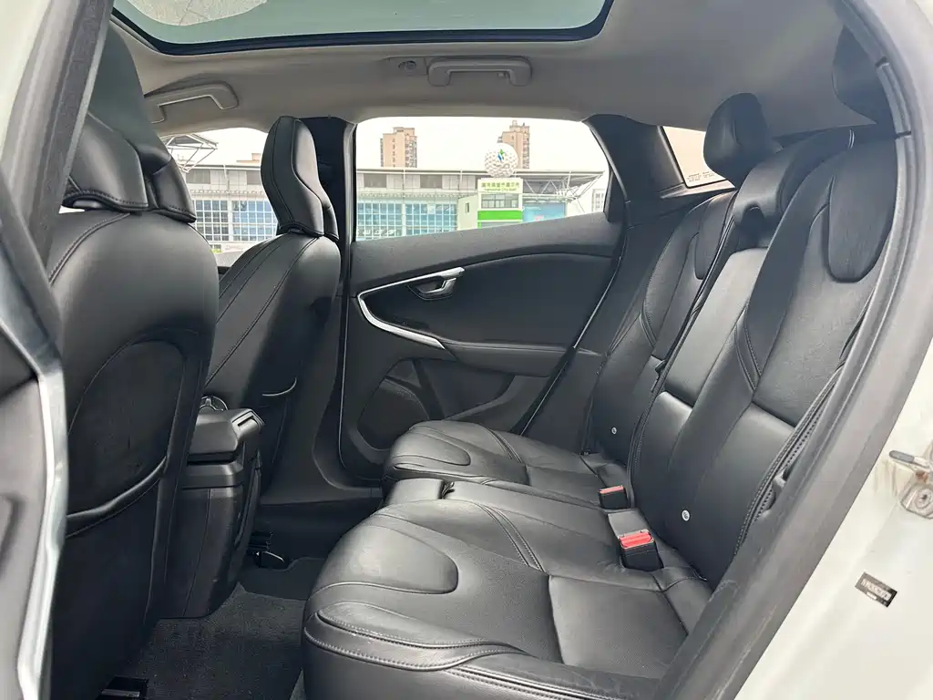 Volvo V40 — миниатюра 9