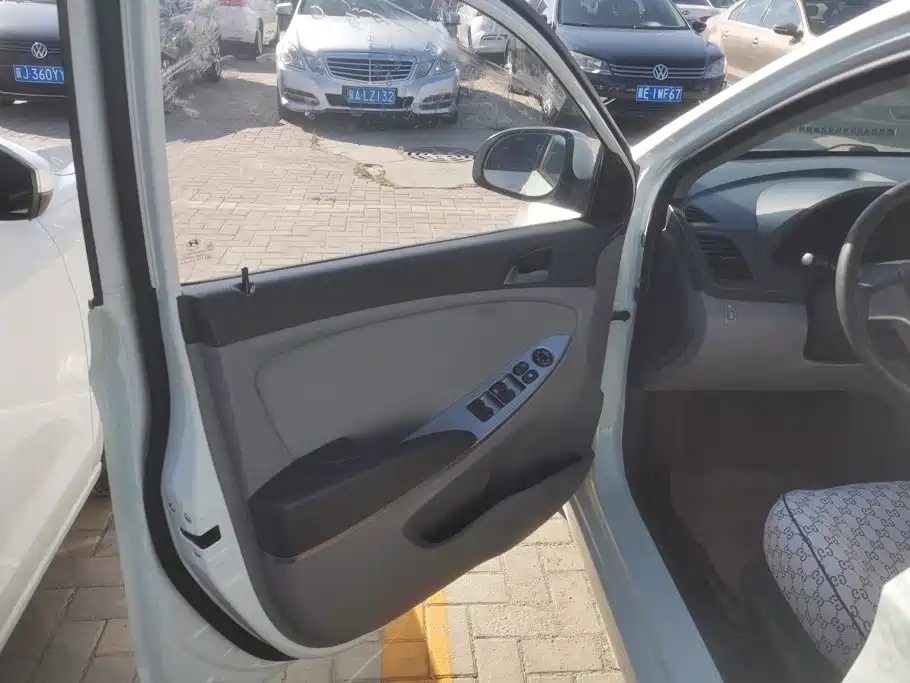 Hyundai Verna — миниатюра 7