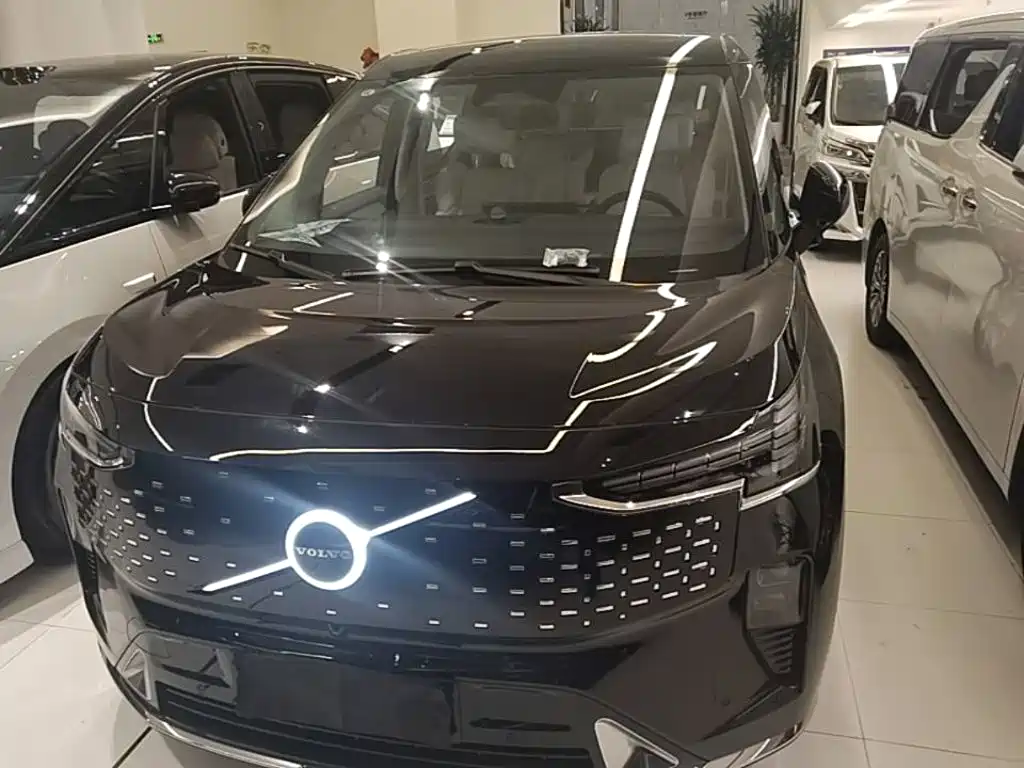 Volvo EM90 2025 Ultra мест