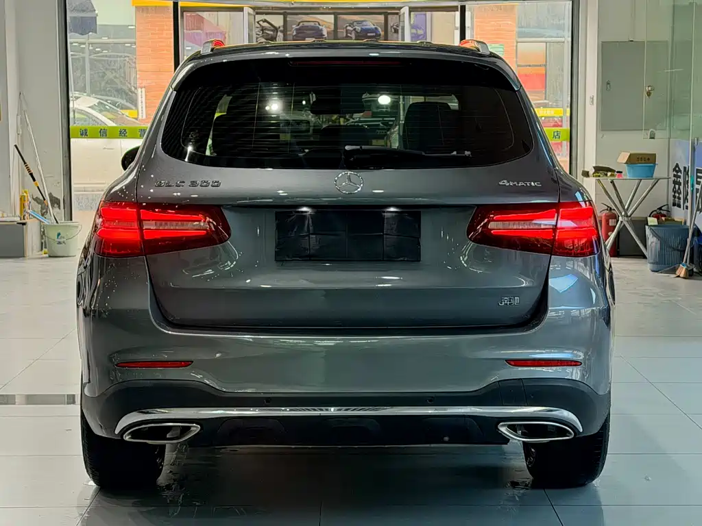 MERCEDES-BENZ GLC