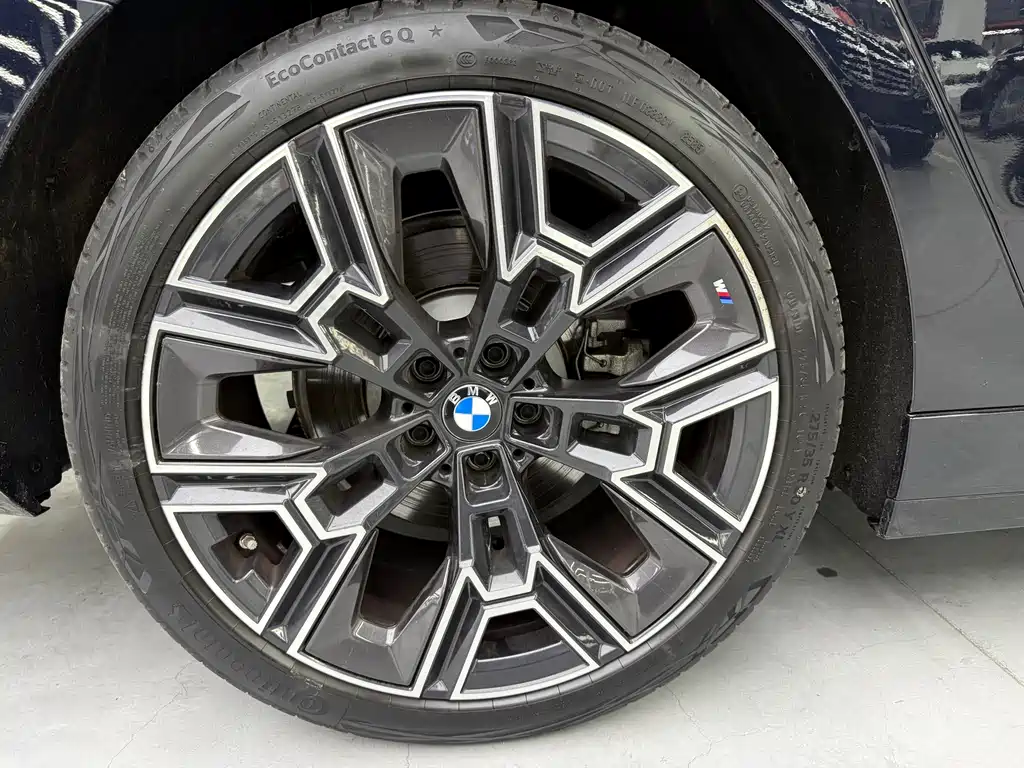 BMW 5 Series — миниатюра 19