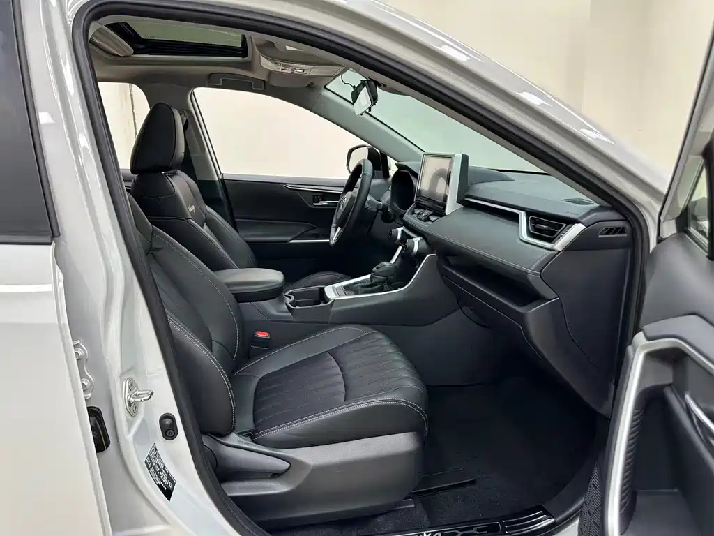 Toyota RAV4 — миниатюра 28