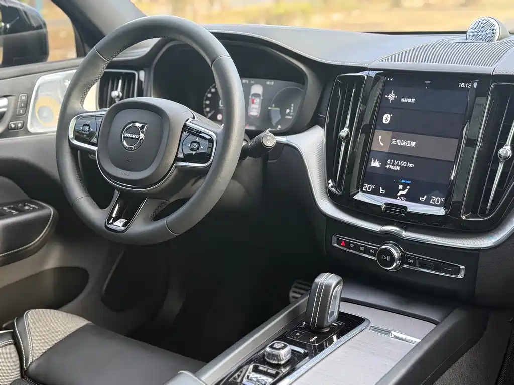 VOLVO XC60 PLUG IN HYBRID