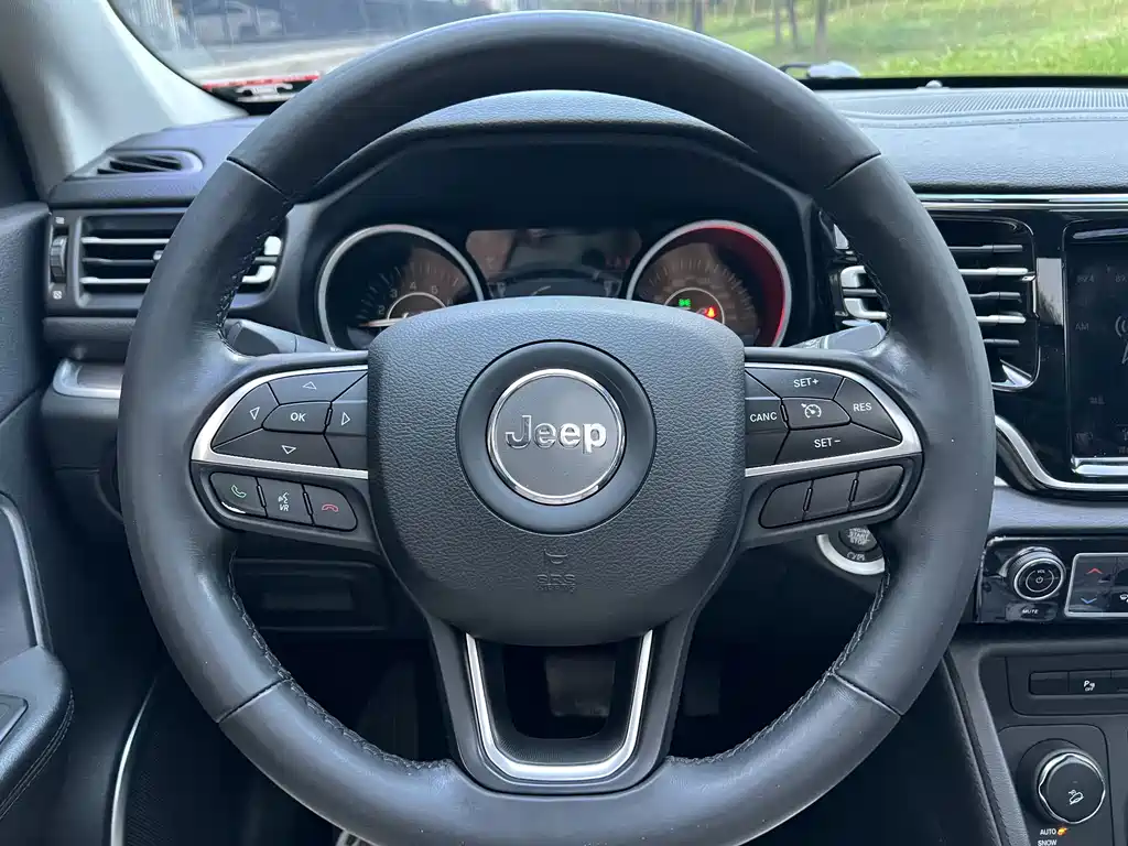 Jeep Grand Commander — миниатюра 15