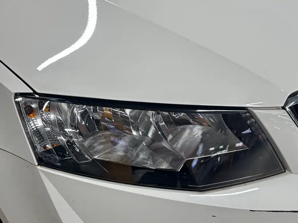 Skoda Octavia 2017 1.6L MT