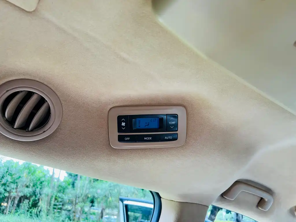 Toyota Sienna — миниатюра 16