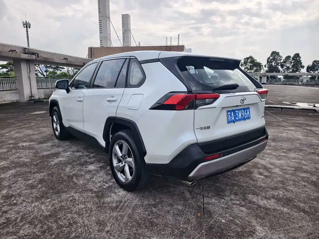 Toyota RAV4 — миниатюра 12