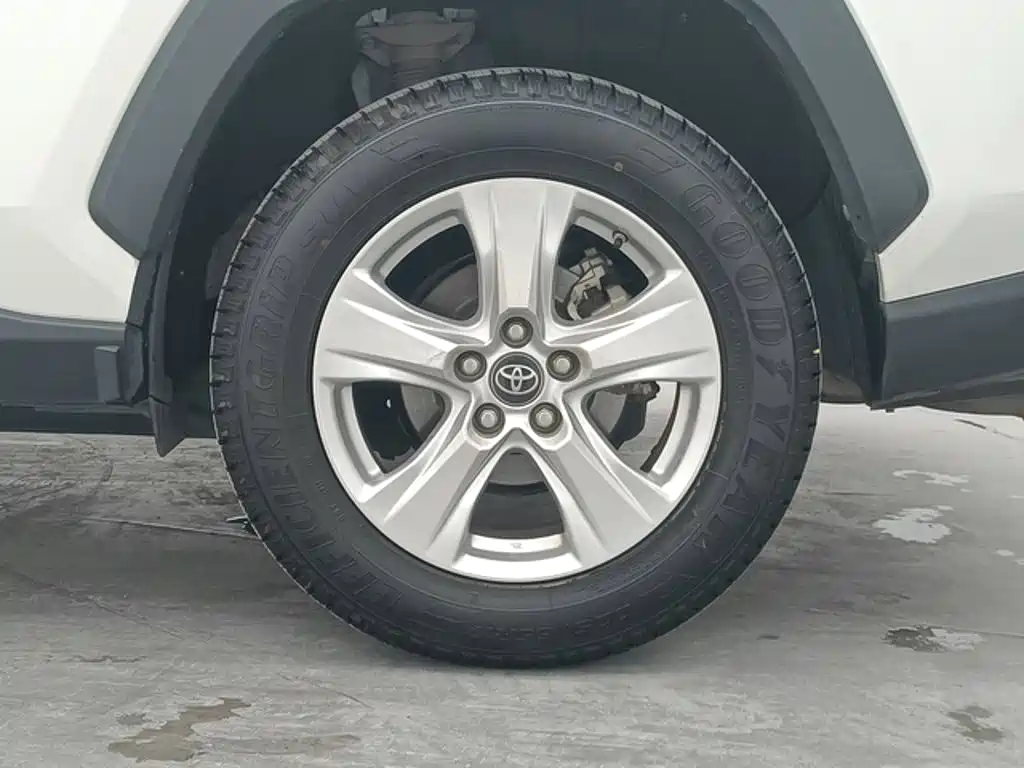 Toyota RAV4 — миниатюра 8