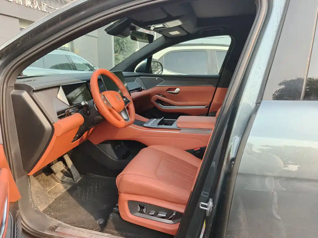 BYD Tang L L 2025 DM 175KM