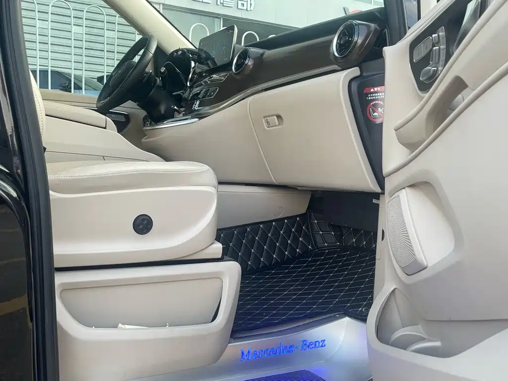 Mercedes-Benz V-Class — миниатюра 11
