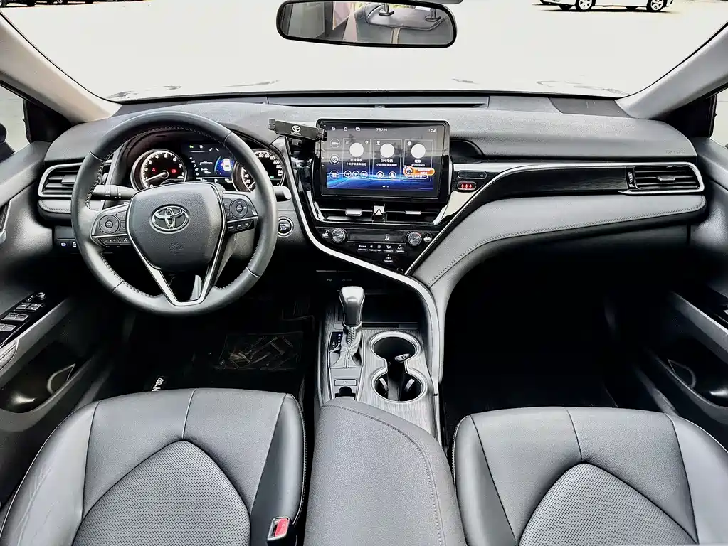 Toyota Camry — миниатюра 5