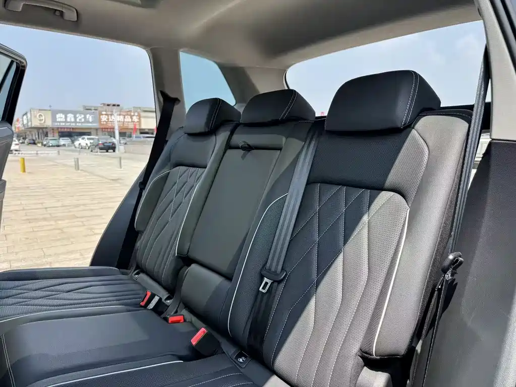Volkswagen Tiguan L — миниатюра 17