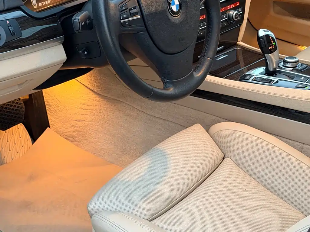 BMW 7 Series — миниатюра 3