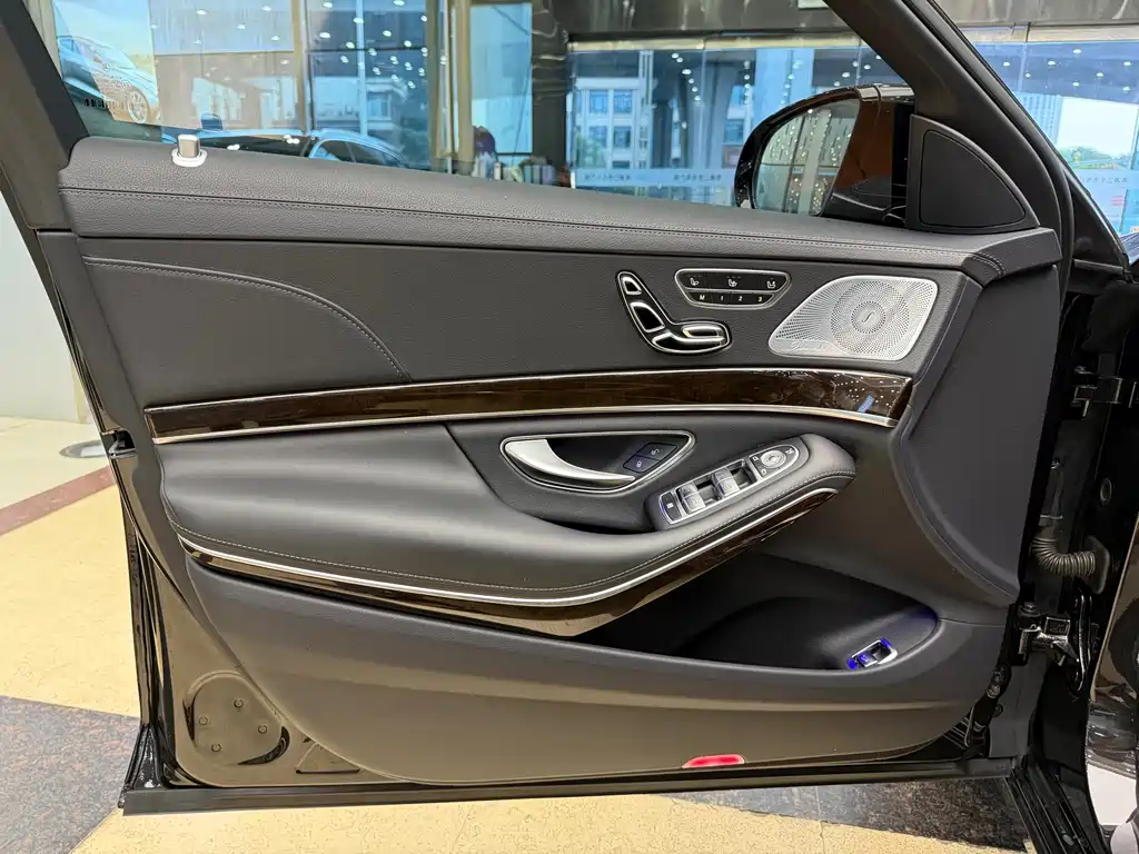 Mercedes-Benz S-Class — миниатюра 6