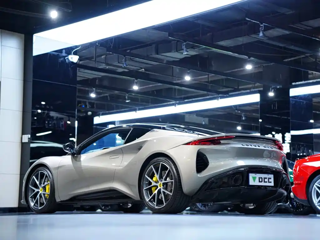 Lotus Emira — миниатюра 5
